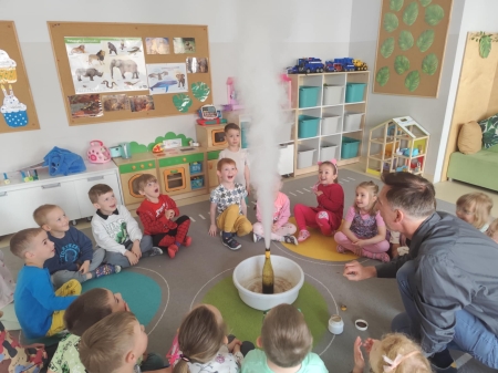 Ciekawy świat - zajęcia z zakresu fizyki i chemii