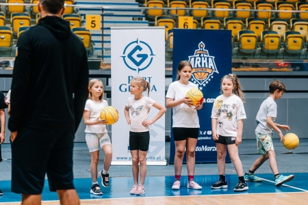 Spotkanie uczniów klasy 3a z koszykarzami w Polsat Plus Arenie Gdynia