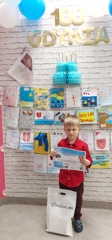 Wyróżnienie w Międzyprzedszkolnym Konkursie Fotograficznym pt. ''Urokliwe Zakątki Gdyni''. 