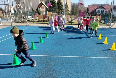 Elfy rywalizują na świeżym powietrzu